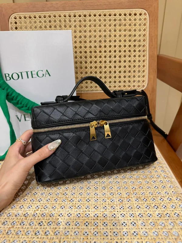 BottegaVenetaIntrecciato編織皮革化妝包：圖片 2