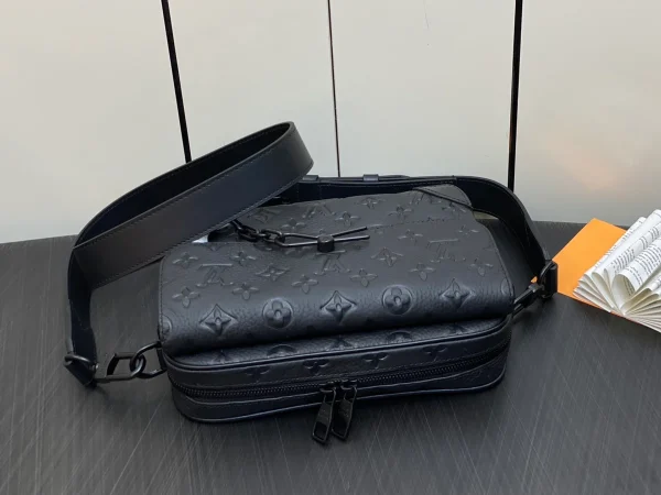 Louis Vuitton Steamer郵差包 | Taurillon Monogram壓花牛皮 經典鏈帶設計：圖片 6