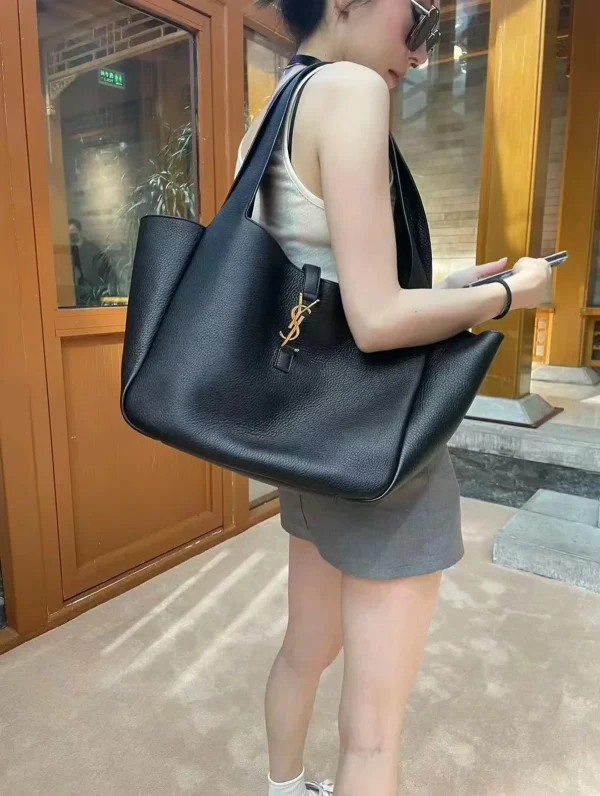 BEA橫版手提袋 - 麂皮襯裏Cassandre鉤扣設計：圖片 8