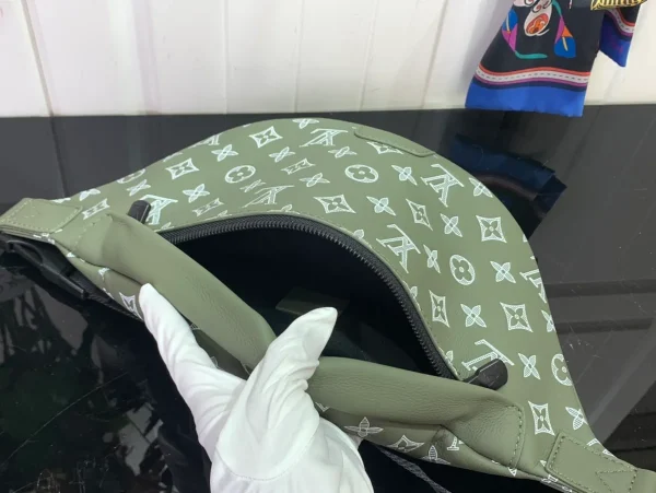 Louis Vuitton Discovery 腰包 | Olive綠色Monogram Shadow壓花小牛皮：圖片 7