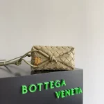 BottegaVeneta洞石色Intrecciato編織小號斜挎包：圖片 7