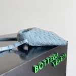 BottegaVeneta冰藍色迷你Intrecciato編織皮革斜挎包：圖片 3