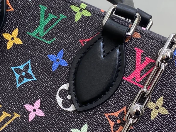 LV x TM OnTheGo East West Chain 彩虹Monogram塗層帆布包包：圖片 7