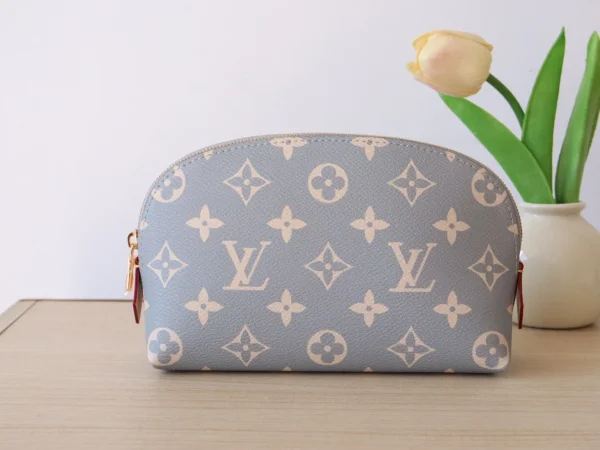 LV Pochette Cosmétique PM 梳洗袋 - Monogram Trianon 塗層帆布：圖片 3