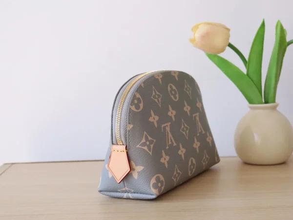 LV Pochette Cosmétique PM 梳洗袋 - Monogram Trianon 塗層帆布：圖片 5