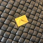 迷你加襯Intreccio編織太空藍羊皮革肩背包：圖片 10