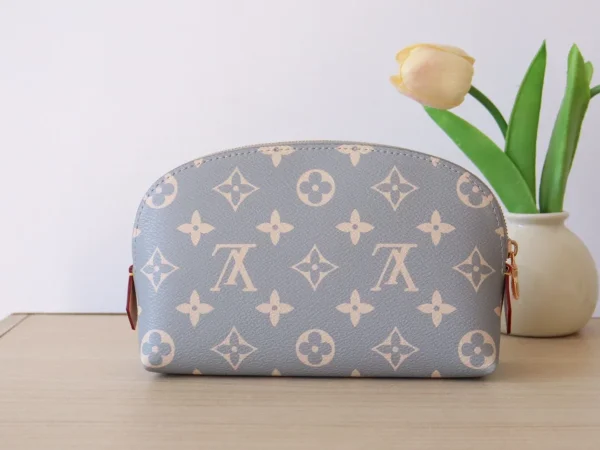LV Pochette Cosmétique PM 梳洗袋 - Monogram Trianon 塗層帆布：圖片 4