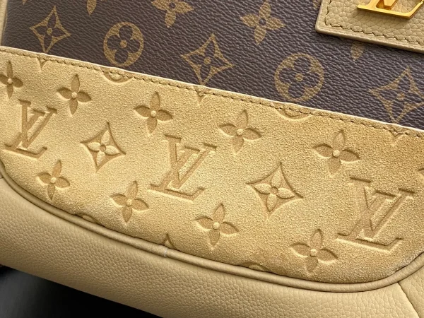 LV Outdoor Backpack 壓花麂皮細節粒面皮革雙肩包：圖片 8