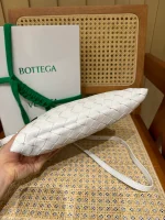 迷你Intrecciato編織白色牛皮革斜挎包：圖片 5