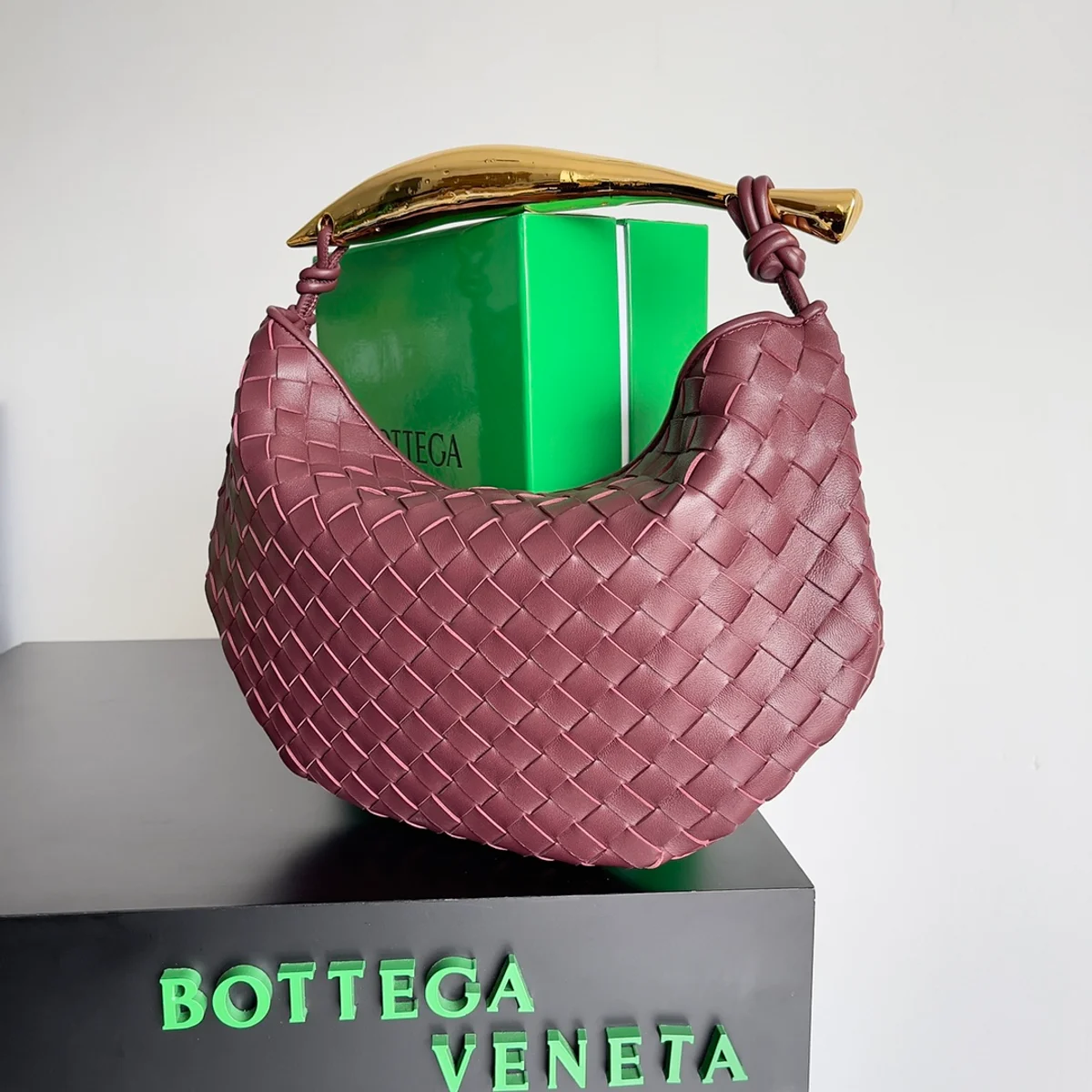 BottegaVenetaIntrecciato編織酒紅小號手袋 4 BottegaVenetaIntrecciato編織酒紅小號手袋