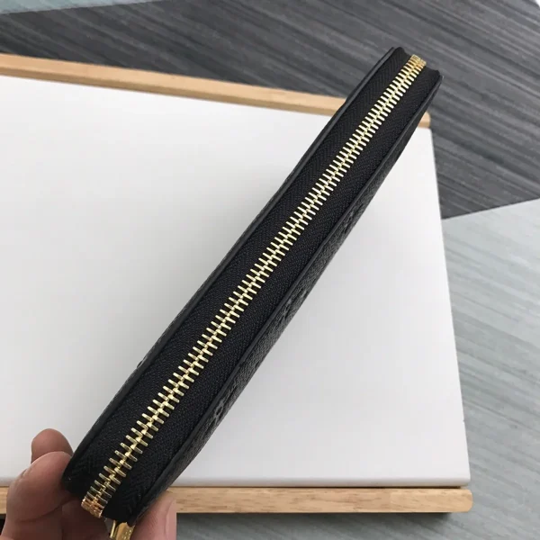 路易威登Monogram Empreinte拉鏈錢包 - 經典與實用並存：圖片 5