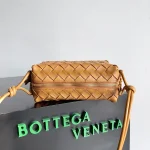 BottegaVeneta駝色Intrecciato編織牛皮革迷你斜挎包：圖片 4