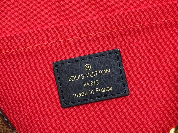 Louis Vuitton OnTheGo East West Chain 包包 - 經典Monogram Giant與多用途設計：圖片 10