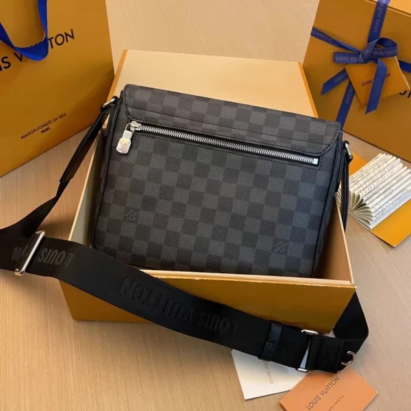 Louis Vuitton District PM 郵差包 - Damier Graphite 經典重塑：圖片 3