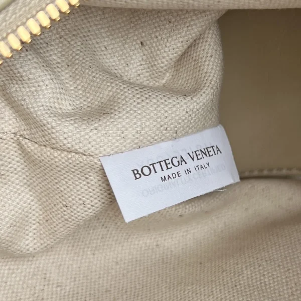 BottegaVenetaIntrecciato淡奶油糖色編織皮革斜挎包：圖片 10