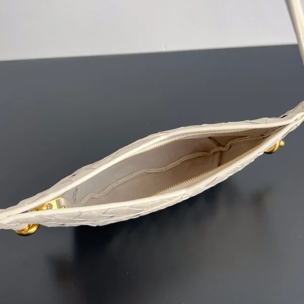 BottegaVeneta海鹽色迷你Intrecciato編織皮革肩背包：圖片 7