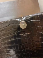 SAINT LAURENT KATE 鱷魚壓紋絨球寶石手袋：圖片 8