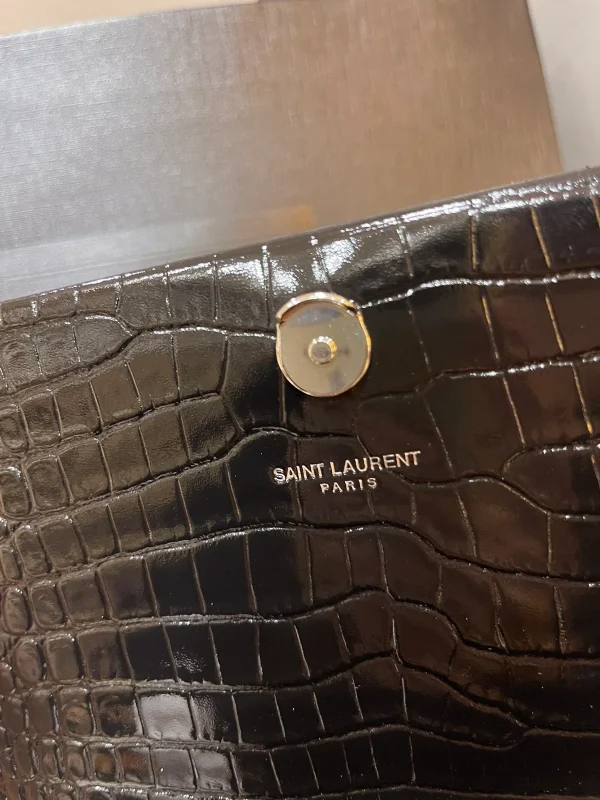 SAINT LAURENT KATE 鱷魚壓紋絨球寶石手袋：圖片 8