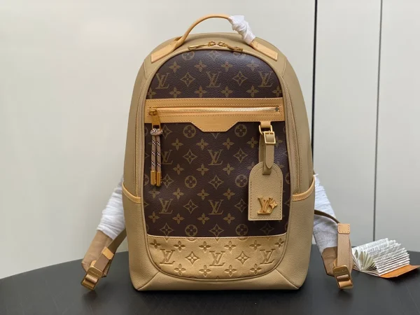 LV Outdoor Backpack 壓花麂皮細節粒面皮革雙肩包：圖片 2