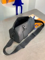 路易威登City Keepall黑色Aerogram粒面小牛皮手提包：圖片 5