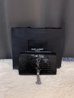 SAINT LAURENT KATE 鱷魚壓紋絨球寶石手袋：圖片 2