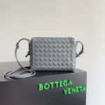 BottegaVenetaIntrecciato編織閃電灰小號斜挎包：圖片 2