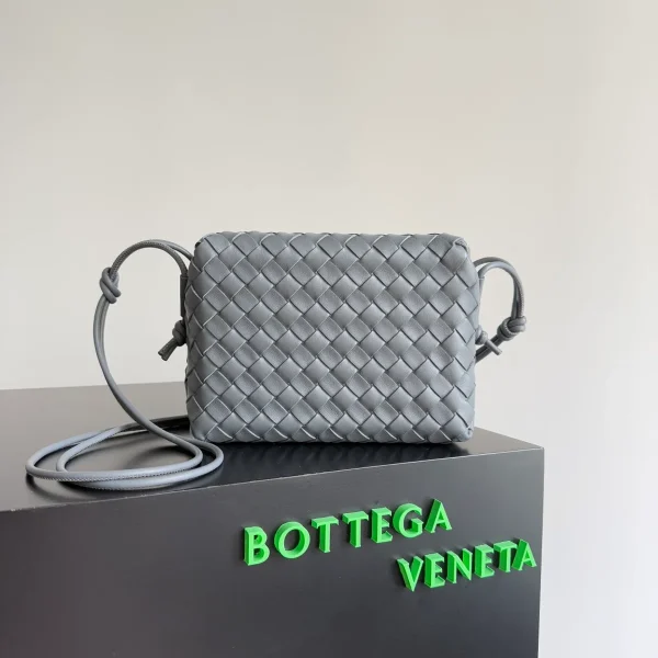 BottegaVenetaIntrecciato編織閃電灰小號斜挎包：圖片 2