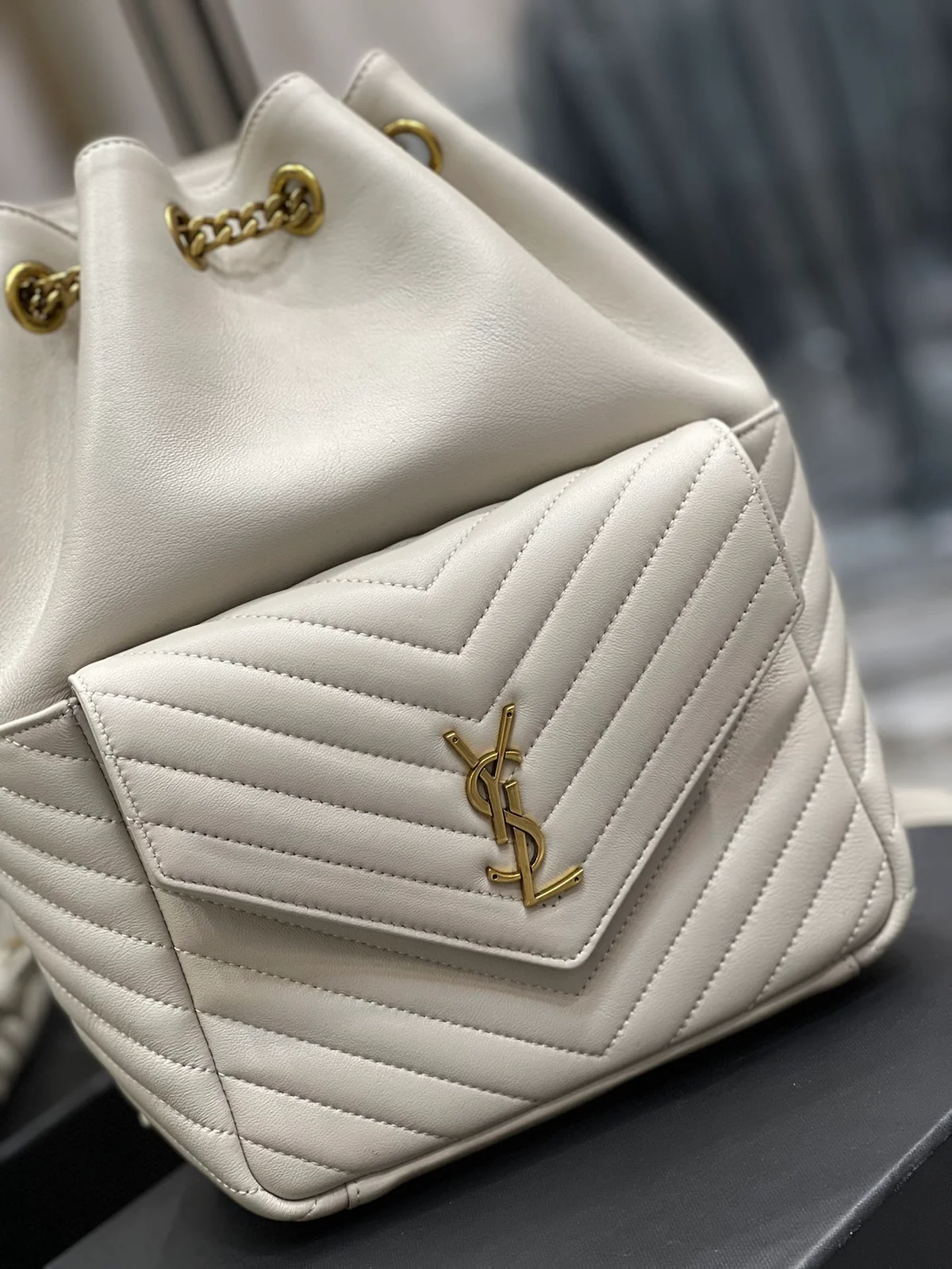 SAINT LAURENT MONOGRAM Y形絎縫小羊皮背包 5 SAINT LAURENT MONOGRAM Y形絎縫小羊皮背包