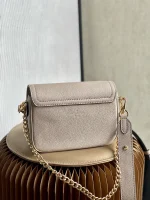 Louis Vuitton Lockme Tender 斜背包 | 粒面小牛皮 | 可拆式雙肩帶設計：圖片 9