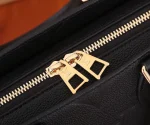 Louis Vuitton OnTheGo East West 黑色壓花粒面牛皮手挽袋：圖片 5