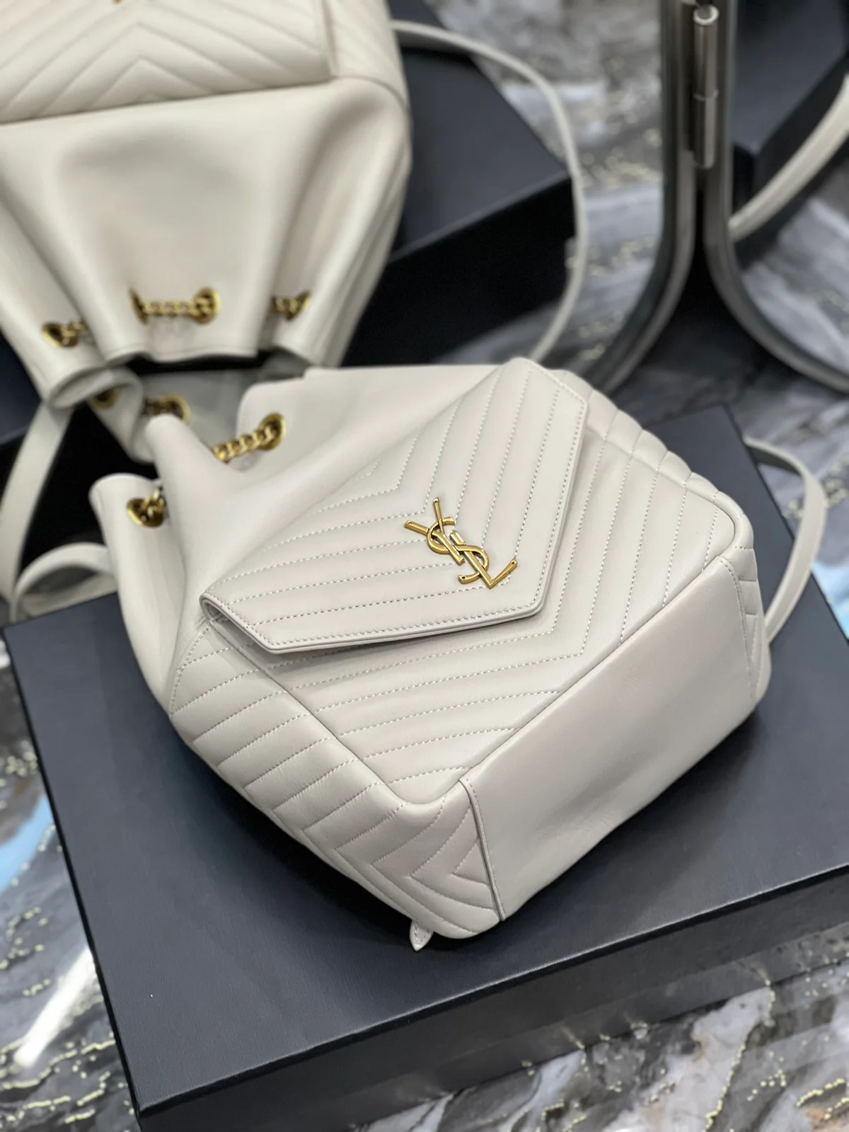 SAINT LAURENT MONOGRAM Y形絎縫小羊皮背包 7 SAINT LAURENT MONOGRAM Y形絎縫小羊皮背包