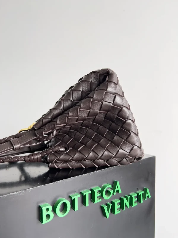 BottegaVenetaIntrecciato編織巧克力棕羊皮革肩背包：圖片 3