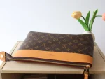 LV Pochette Voyage Souple 手拿包 - Monogram帆布旅行收納系列：圖片 5