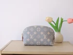 LV Pochette Cosmétique PM 梳洗袋 - Monogram Trianon 塗層帆布：圖片 2