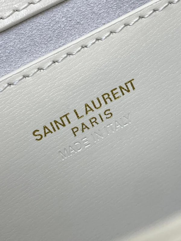 SAINT LAURENT BOX小牛皮CASSANDRE標誌頂部手柄手袋：圖片 10