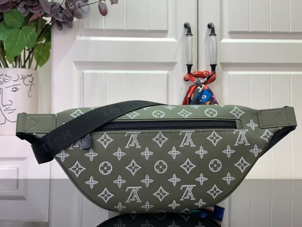 Louis Vuitton Discovery 腰包 | Olive綠色Monogram Shadow壓花小牛皮：圖片 4