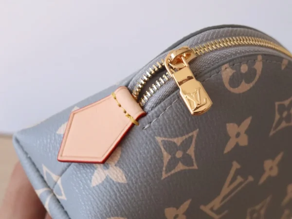 LV Pochette Cosmétique PM 梳洗袋 - Monogram Trianon 塗層帆布：圖片 7