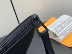 LV Pochette Voyage Souple 手拿包 | Monogram Shadow 小牛皮 旅行收納包：圖片 6