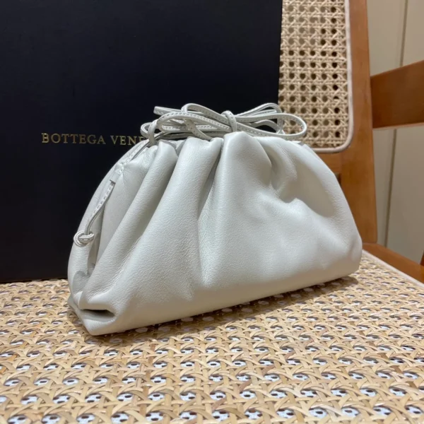 BottegaVeneta迷你Intrecciato編織皮革手拿包：圖片 5