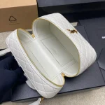 義大利小羊皮全拉鏈化妝袋 | CASSANDRE菱格紋肩背包：圖片 8