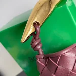 BottegaVenetaIntrecciato編織酒紅小號手袋：圖片 10