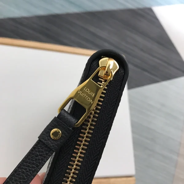 路易威登Monogram Empreinte拉鏈錢包 - 經典與實用並存：圖片 6