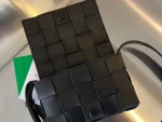 Intreccio編織工藝小號黑色羊皮革斜挎包：圖片 7