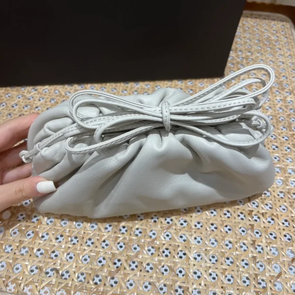 BottegaVeneta迷你Intrecciato編織皮革手拿包：圖片 9