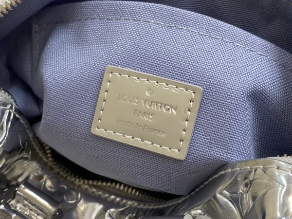 LV Ski系列 Speedy Bandoulière 20包包 - Monogram Miroir閃耀復古未來風：圖片 12