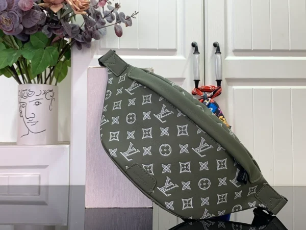 Louis Vuitton Discovery 腰包 | Olive綠色Monogram Shadow壓花小牛皮：圖片 2