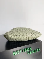 中號Intrecciato編織皮革肩背包-洞石：圖片 3