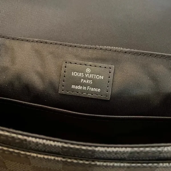 Louis Vuitton District PM 郵差包 - Damier Graphite 經典重塑：圖片 10