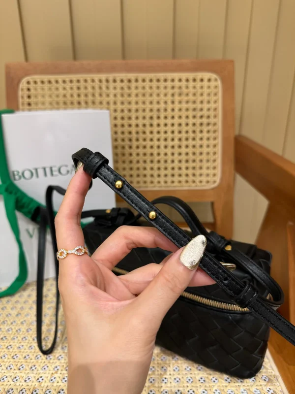 BottegaVenetaIntrecciato編織皮革化妝包：圖片 8