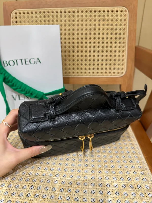 Intrecciato編織皮革化妝包可拆卸背帶：圖片 3